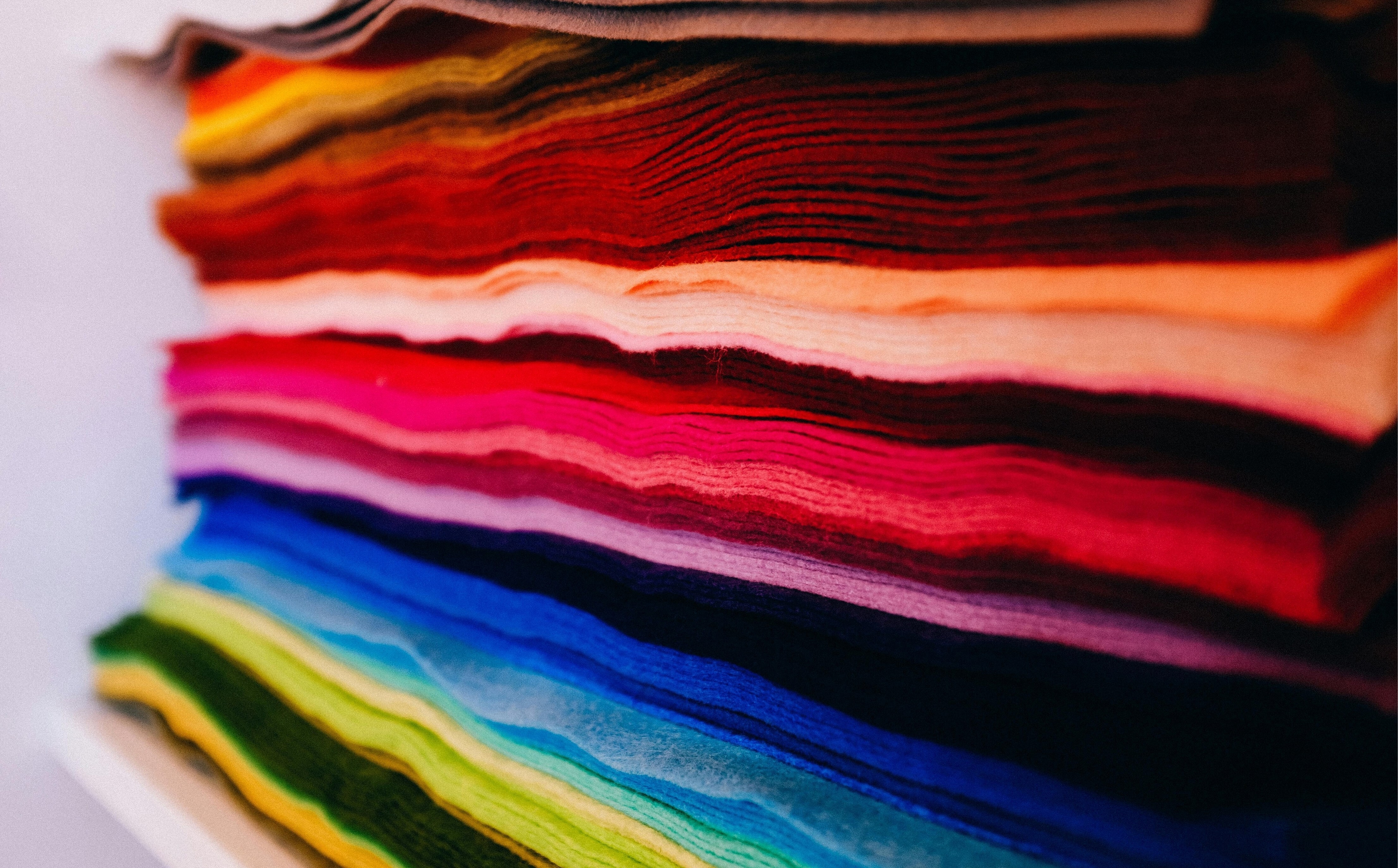 Viskon Kumaş Nedir? Tesettür Modasında Neden Tercih Edilir?